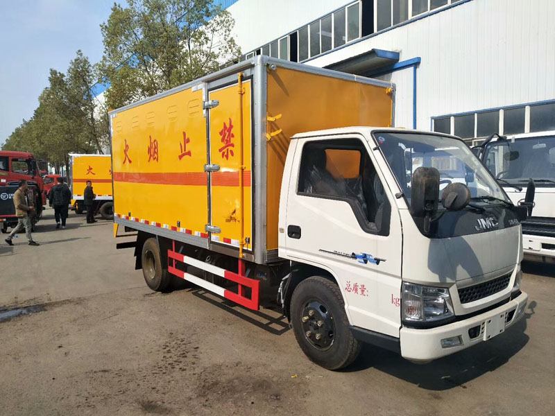 江鈴4.1米(藍(lán)牌)易燃固體廂式車(chē)