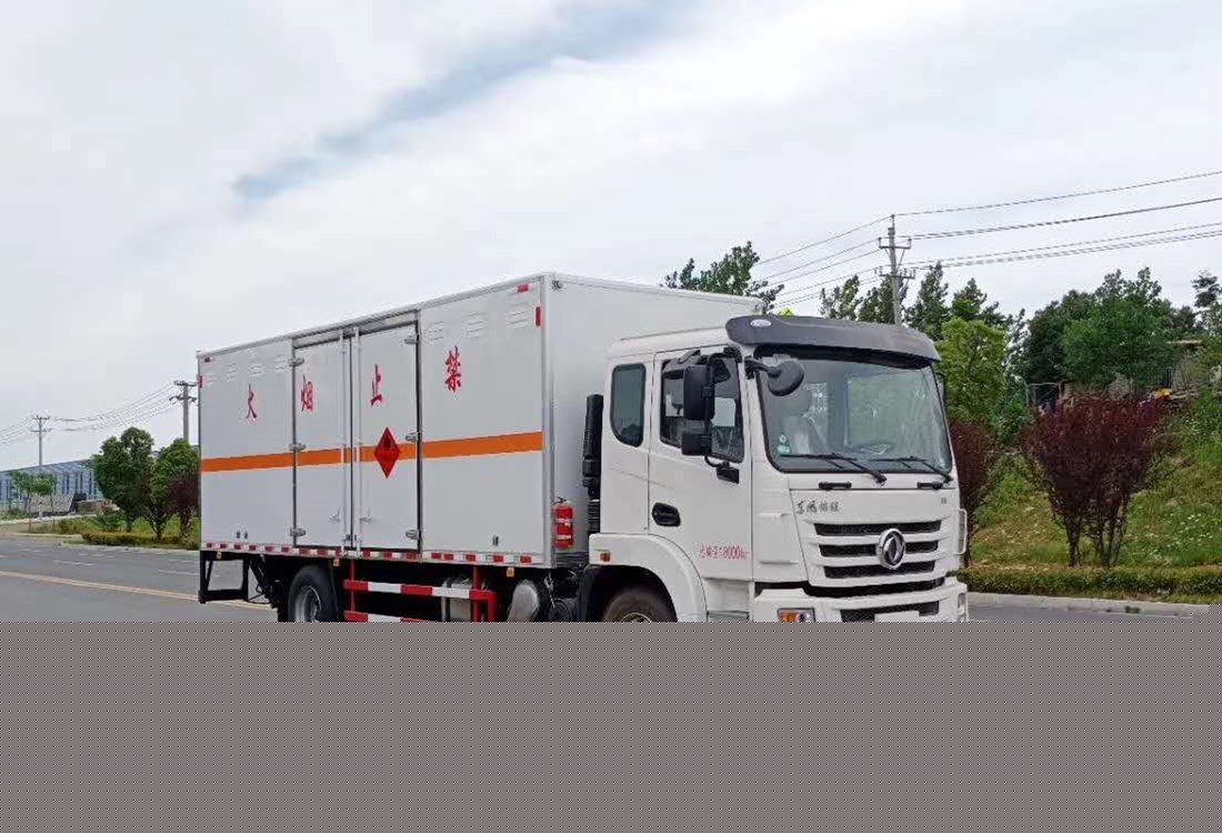 東風錦程6米8易燃液體廂式運輸車