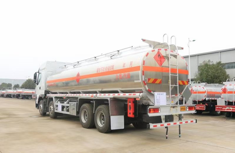 六東風(fēng)柳汽乘龍30.5方鋁合金運(yùn)油車(chē)